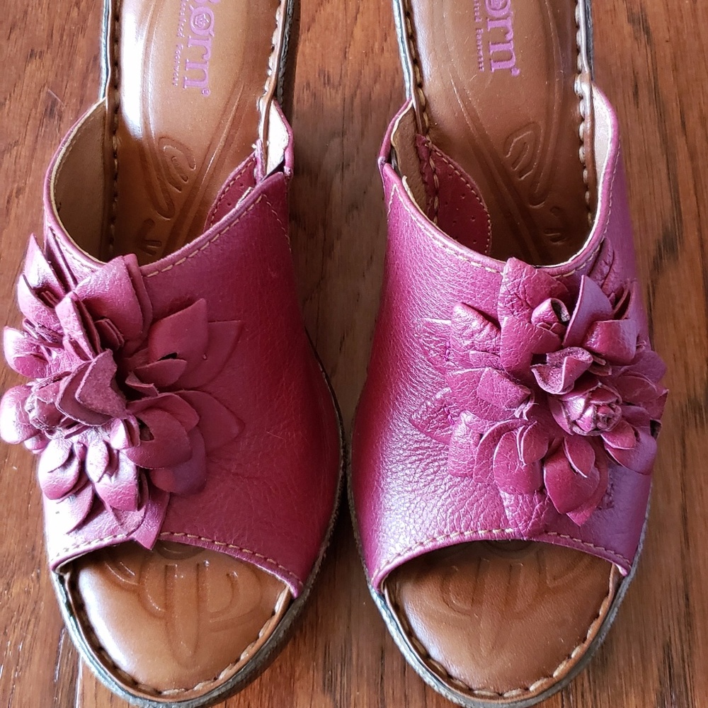 Born Penelope Leather Wedge in Pink